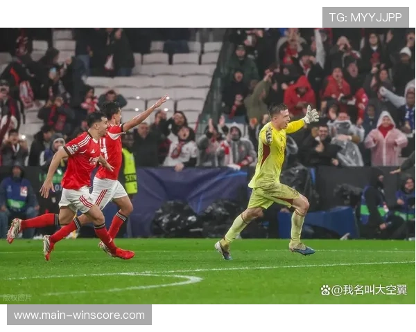 欧冠附加赛前瞻:皇马客场挑战本菲卡,防线伤病成隐患 欧冠附加赛前瞻:皇马客场挑战本菲卡,防线伤病成隐患