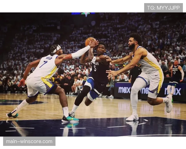 半场战报：森林狼凭借内线优势与防守反击领先太阳15分