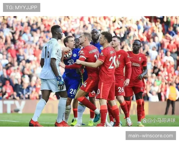 维拉公园球场因医疗紧急事件暂停比赛8分钟